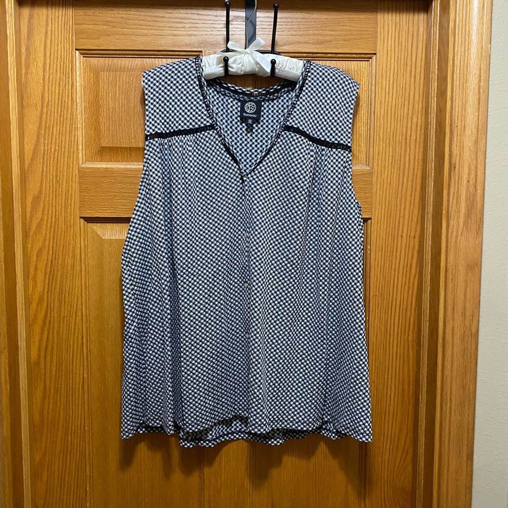 Bobeau Black and White Patterned Blouse